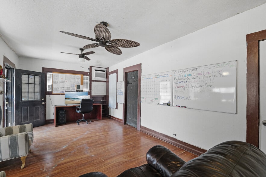 More Photos Of 611 Fredericksburg Rd, San Antonio Freestanding For Lease
