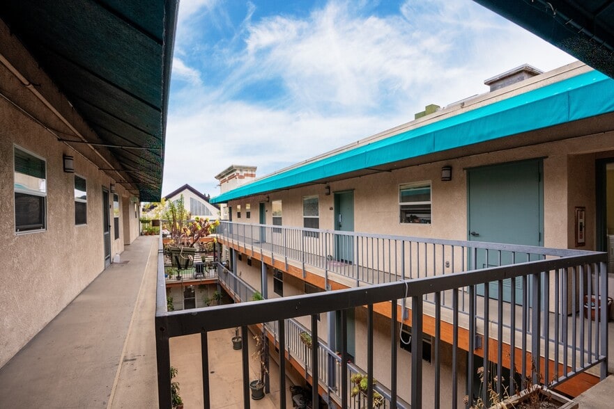 More Photos Of 1114-1116 Pacific Ave, Santa Cruz Apartments For Sale