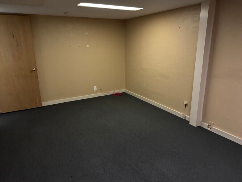 More Photos Of 4745 Fannett Rd, Beaumont Industrial For Lease