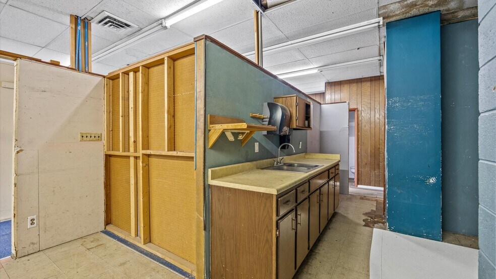 More Photos Of 461 Grand Ave, Grand Junction Freestanding For Sale