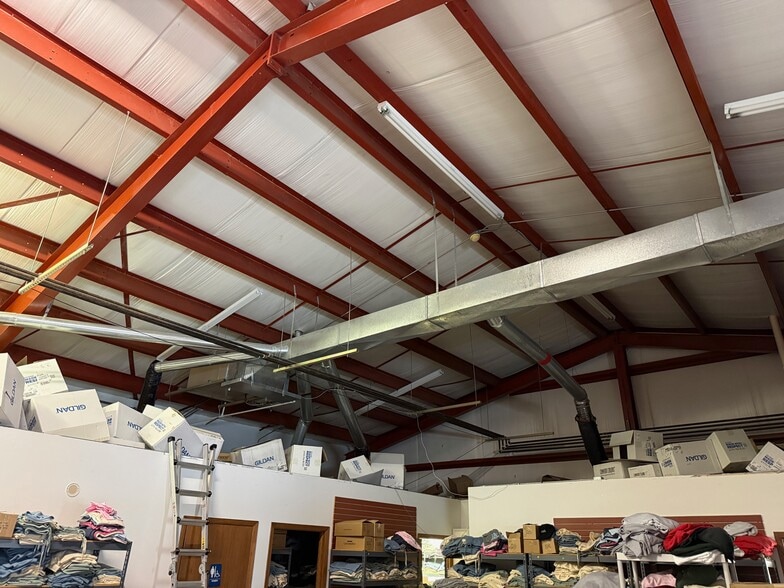 More Photos Of 309 E 2nd St, Papillion Warehouse For Lease