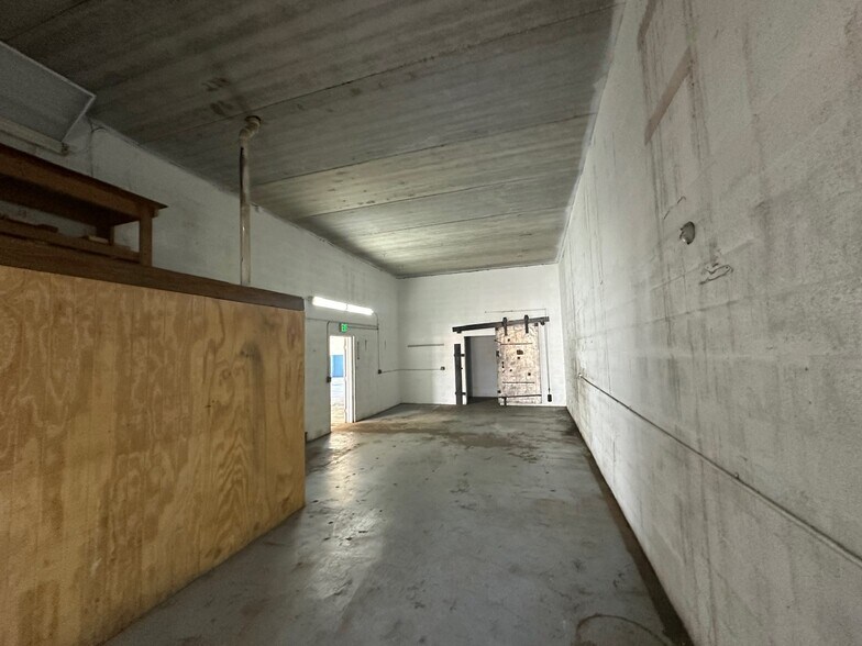 More Photos Of 1002 SE 9th St, Cape Coral Service For Lease