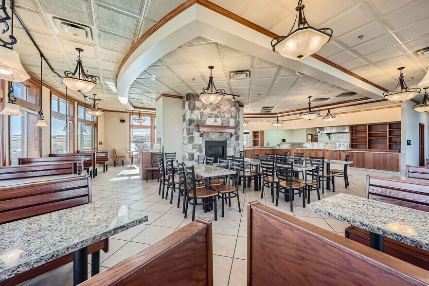 More Photos Of 9846 Zenith Meridian Dr, Englewood Restaurant For Lease