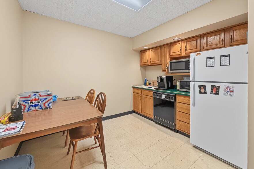 More Photos Of 5731 Greendale Rd, Johnston Medical For Lease