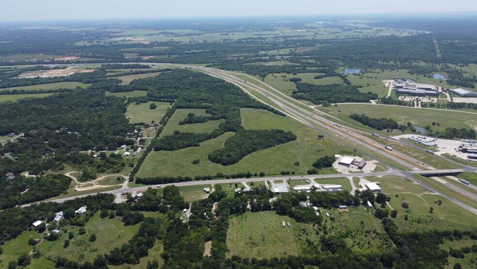 More Photos Of 4827 N Hwy 91 & 4614 Stinson Rd, Denison General Retail For Sale
