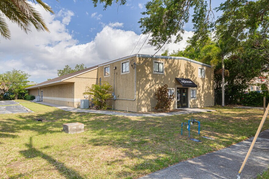 More Photos Of 110 Pine Ave, Oldsmar General Retail For Sale
