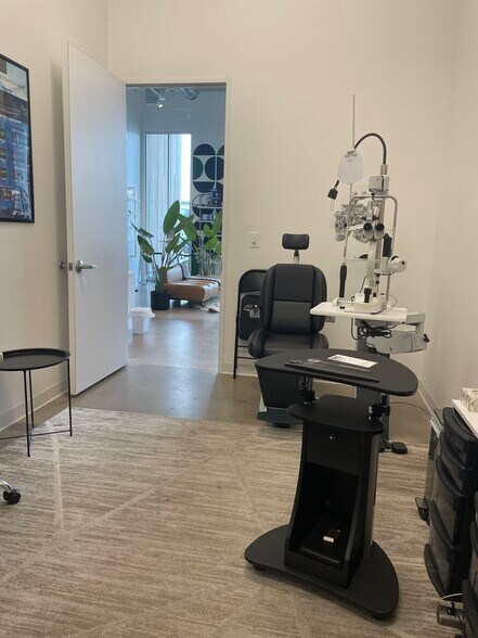 More Photos Of 600 N Shepherd Dr, Houston Storefront For Lease