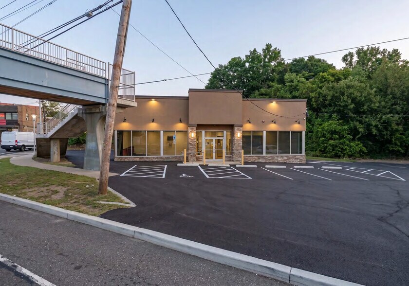 More Photos Of 165 US Highway 46 W, Saddle Brook Freestanding For Lease