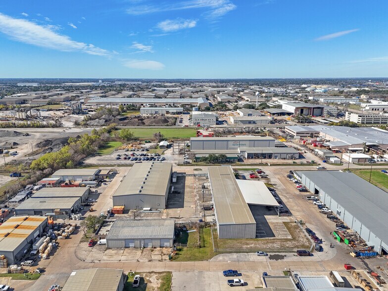 More Photos Of 6754-6758 Northwinds Dr, Houston Warehouse For Lease