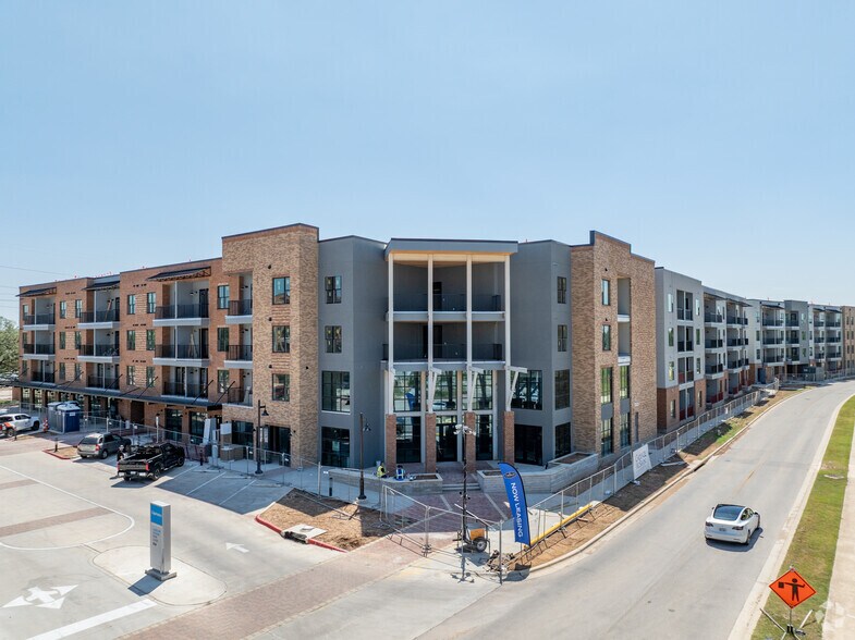 Primary Photo Of 13701 Lyndhurst St, Austin Apartments For Lease