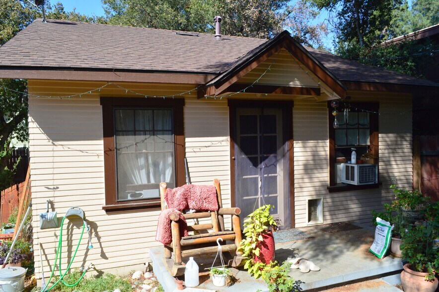 More Photos Of 1113 Yale Ave, Claremont Apartments For Sale