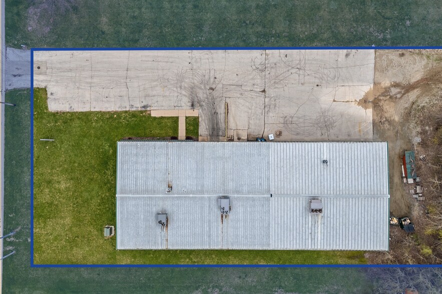More Photos Of 3300 Commodity Ln, Green Bay Manufacturing For Lease