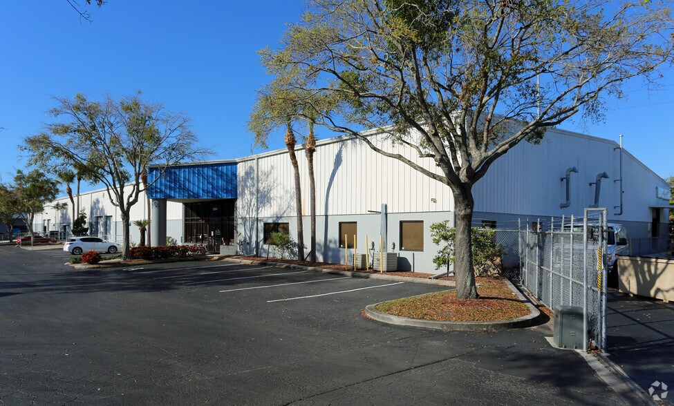 More Photos Of 2230C 31st St S, Saint Petersburg Warehouse For Lease