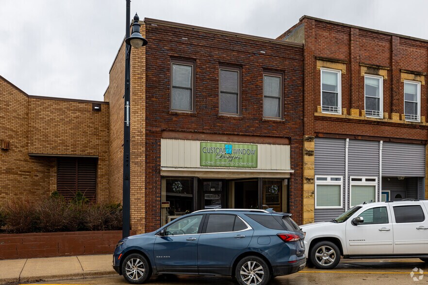 More Photos Of 136 S Broadway, Wells Storefront Retail Office For Sale