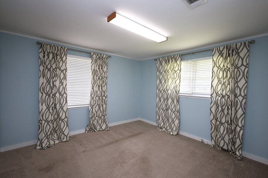 More Photos Of 2914 N Oak St, Valdosta Office For Lease