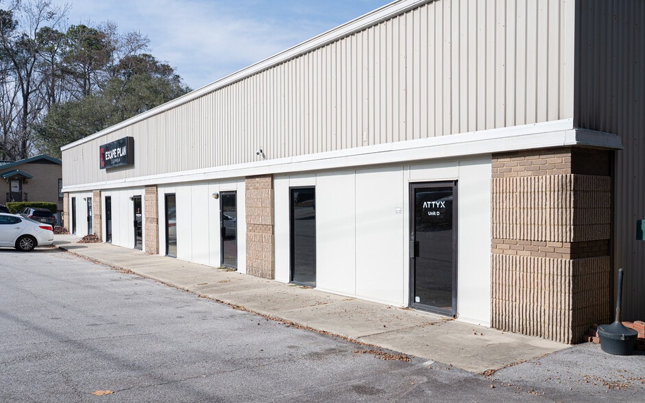 More Photos Of 151 Riverchase Way, Lexington Light Distribution For Lease