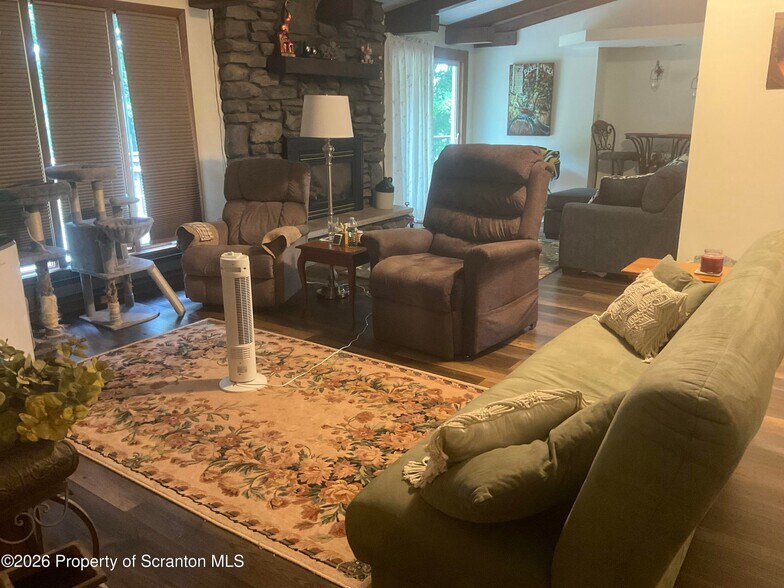 More Photos Of 28 Southside Ln, Scott Township Specialty For Sale