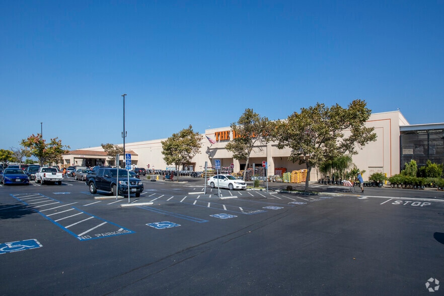 More Photos Of 525-695 Saturn Blvd, San Diego Unknown For Lease