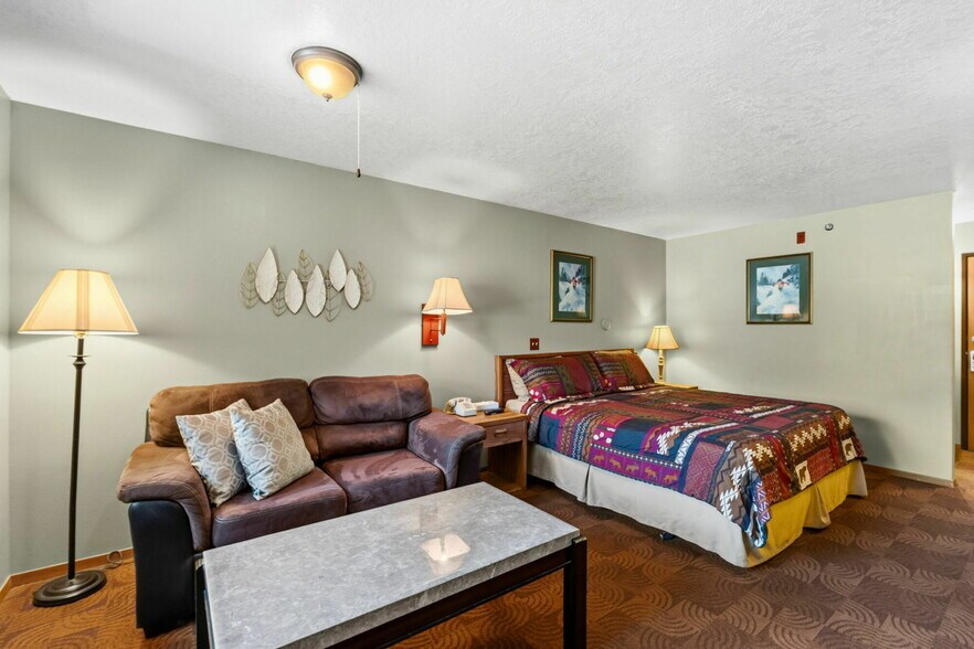 More Photos Of 205 Beaver Lodge Rd, Frisco Hotel For Sale