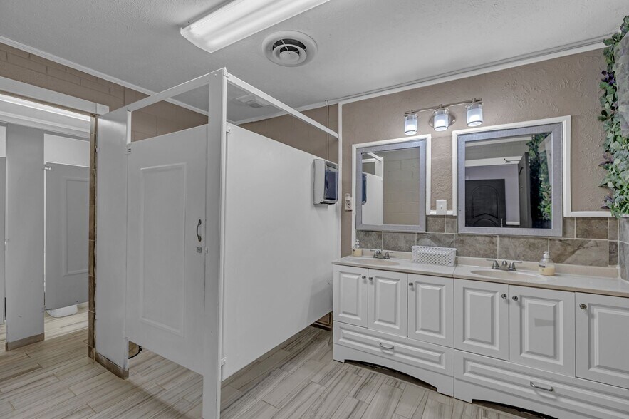 More Photos Of 6251 Wichita St, Fort Worth Religious Facility For Sale