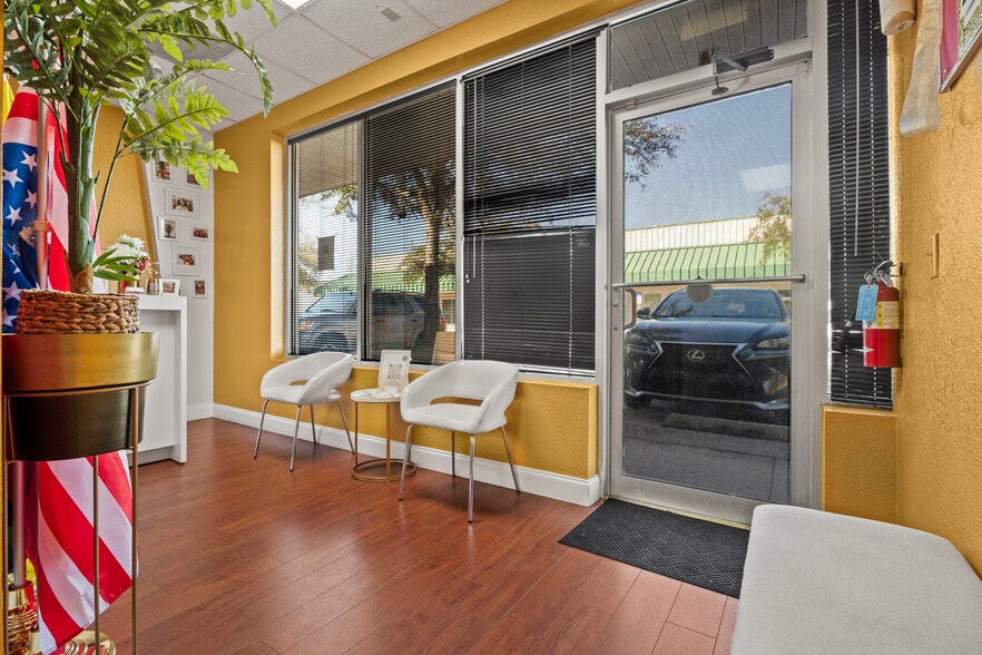 More Photos Of 3239 Old Winter Garden Rd, Orlando Flex For Sale
