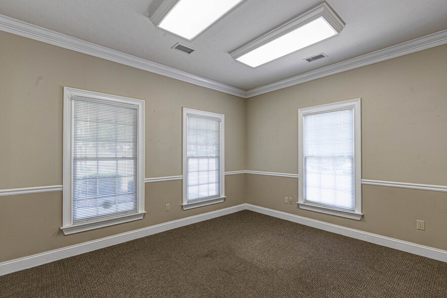More Photos Of 5050 Warm Springs Rd, Columbus Office For Sale
