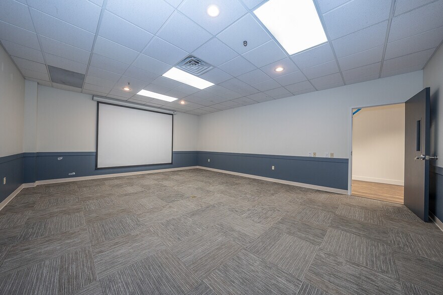 More Photos Of 9 Iron Bridge Dr, Collegeville Industrial For Sale