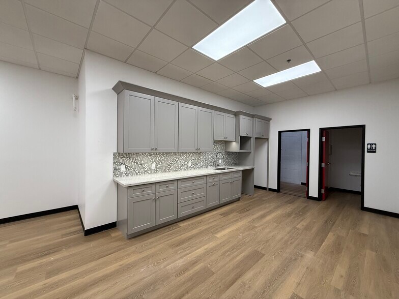 More Photos Of 714 N Monterey St, Gilbert Warehouse For Lease