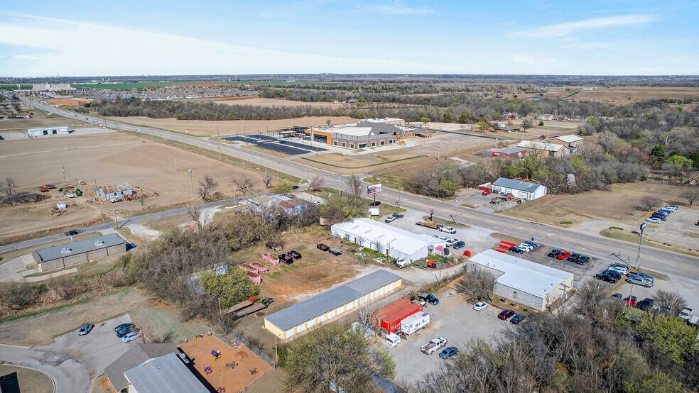 More Photos Of 1505 N Main St, Newcastle Warehouse For Sale