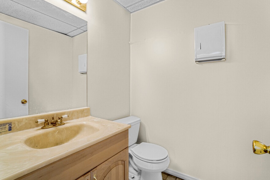 More Photos Of 4667 Rosecrans Ave, Hawthorne Light Manufacturing For Lease