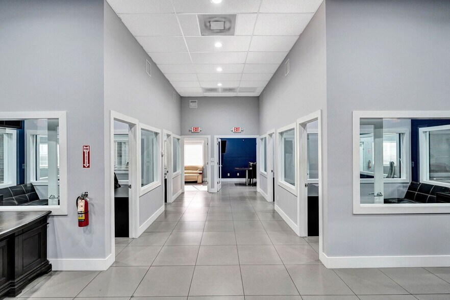 More Photos Of 2521 NE 4th Ave, Pompano Beach Flex For Lease