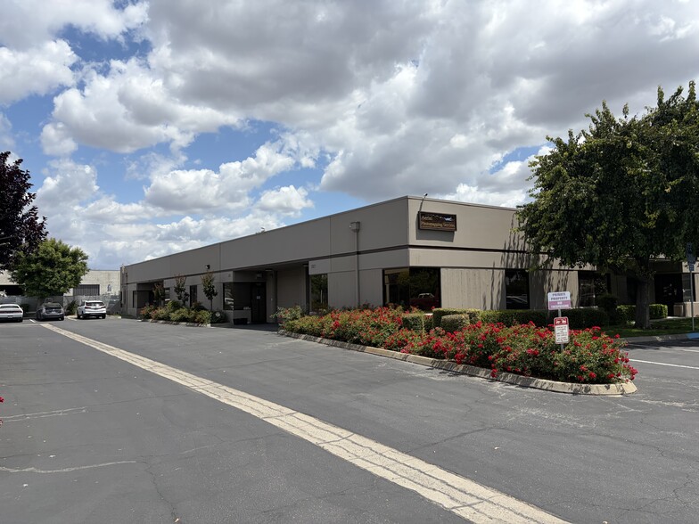 More Photos Of 2921-2937 Larkin Ave, Clovis Warehouse For Sale