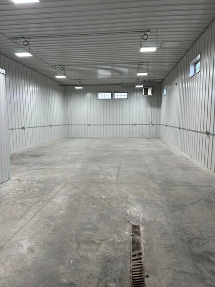 More Photos Of 2721 S 20th Ave, Moorhead Warehouse For Lease