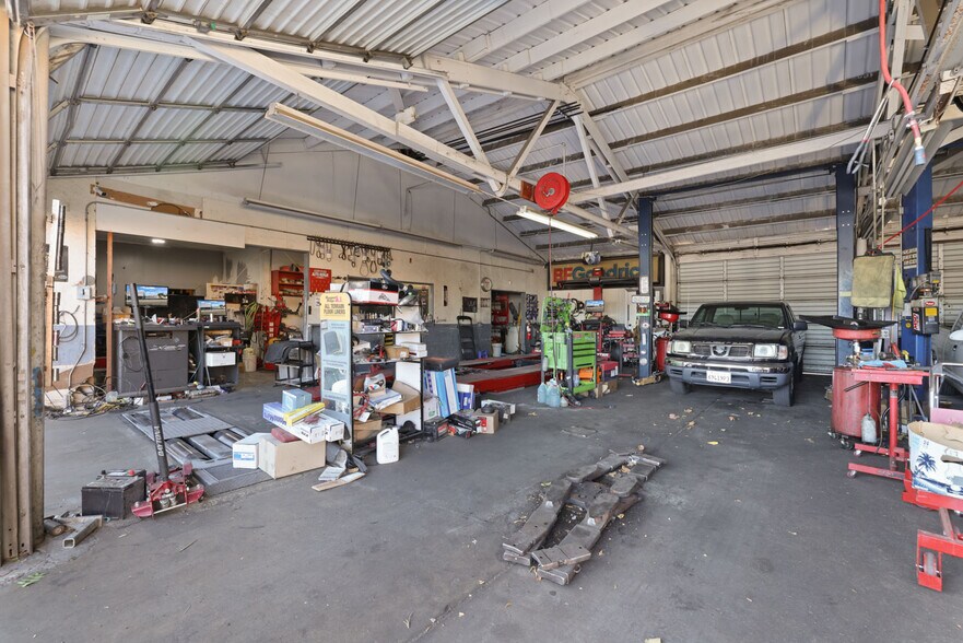More Photos Of 210 S Center St, Turlock Auto Repair For Sale