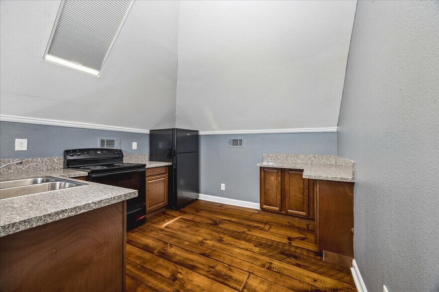 More Photos Of 2151 Monroe Ave, Memphis Office Residential For Sale