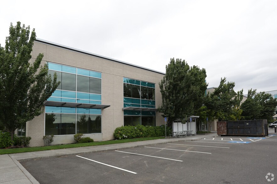 More Photos Of 9500 NE Cascades Pky, Portland Office For Sale