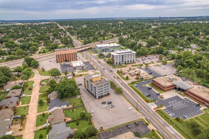 More Photos Of 2651 E 21st St, Tulsa Office For Lease