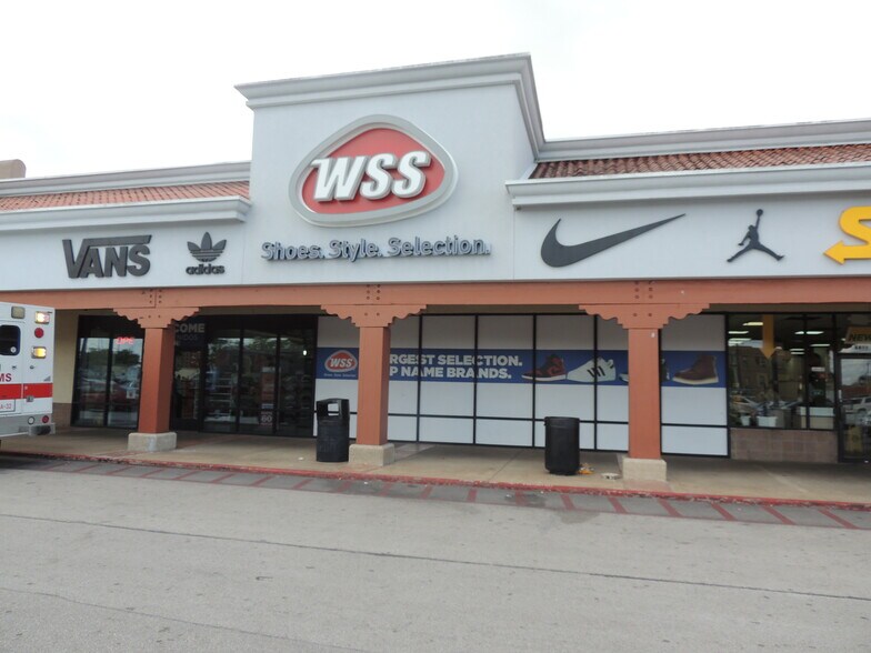 More Photos Of 6800-6890 Harrisburg Blvd, Houston Unknown For Lease