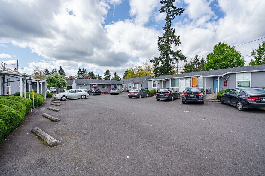 More Photos Of 13718 SE Division St, Portland Apartments For Sale