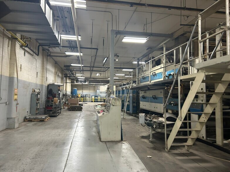 More Photos Of 3340-3350 Main St, Ravenna Light Manufacturing For Sale