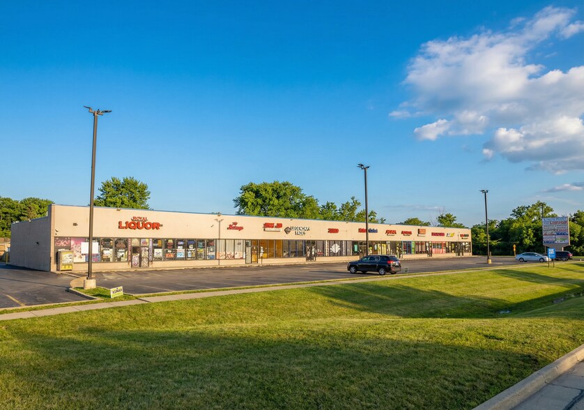 More Photos Of 1011-1030 W North Ave, Villa Park Unknown For Lease