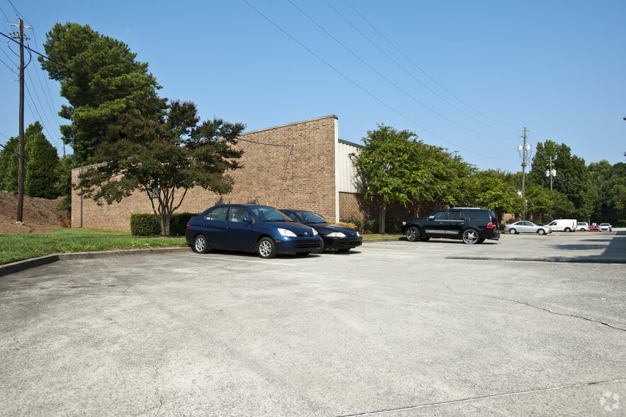 More Photos Of 1075-1095 Cobb Pky S, Marietta Distribution For Lease