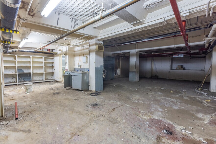 More Photos Of 301 Cypress St, Abilene Office For Sale