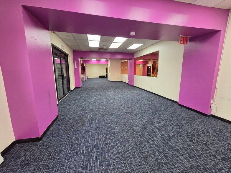 More Photos Of 4912-4922 30th Ave, Woodside Storefront Retail Office For Lease