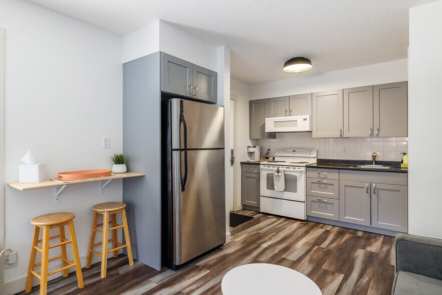 More Photos Of 4201 Skaha Lake Rd, Penticton Hotel For Sale