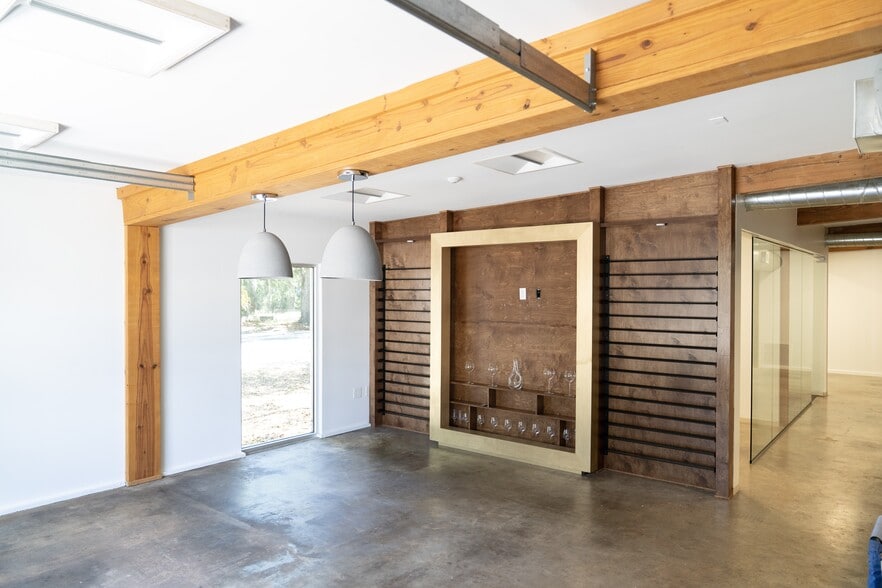 More Photos Of 1951 SR 426 W, Oviedo Office For Lease