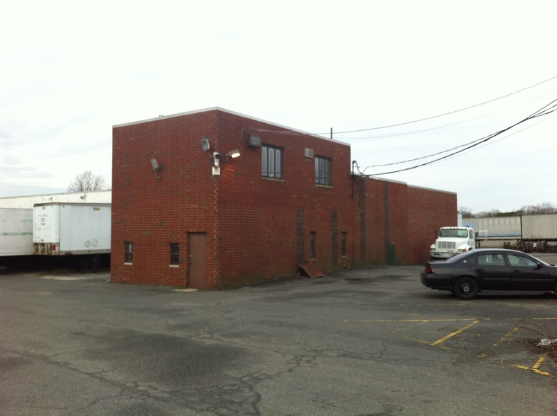 Primary Photo Of 45 Sweeneydale Ave, Bay Shore Truck Terminal For Lease