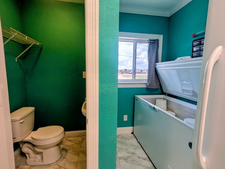 More Photos Of 422 N Lhs Dr, Lumberton Freestanding For Sale