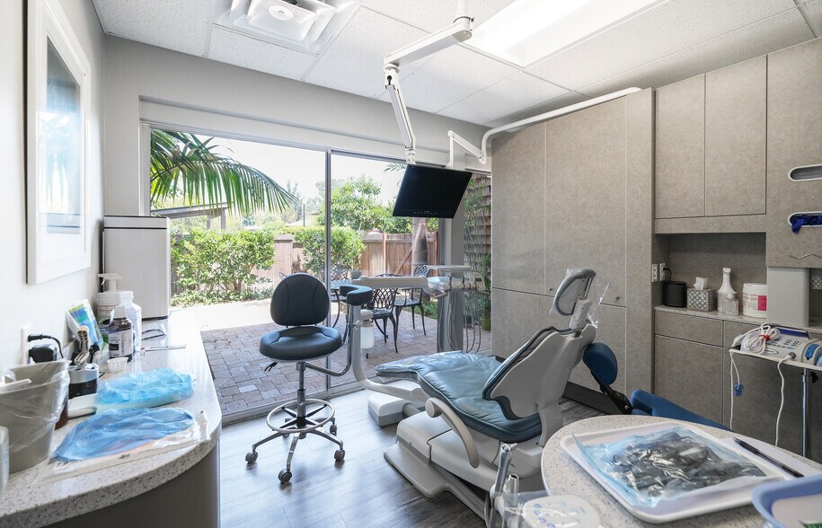 More Photos Of 122 S Patterson Ave, Santa Barbara Office For Sale