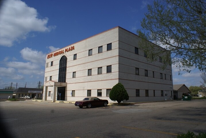 More Photos Of 203 N College Ave, Cleveland Medical For Sale